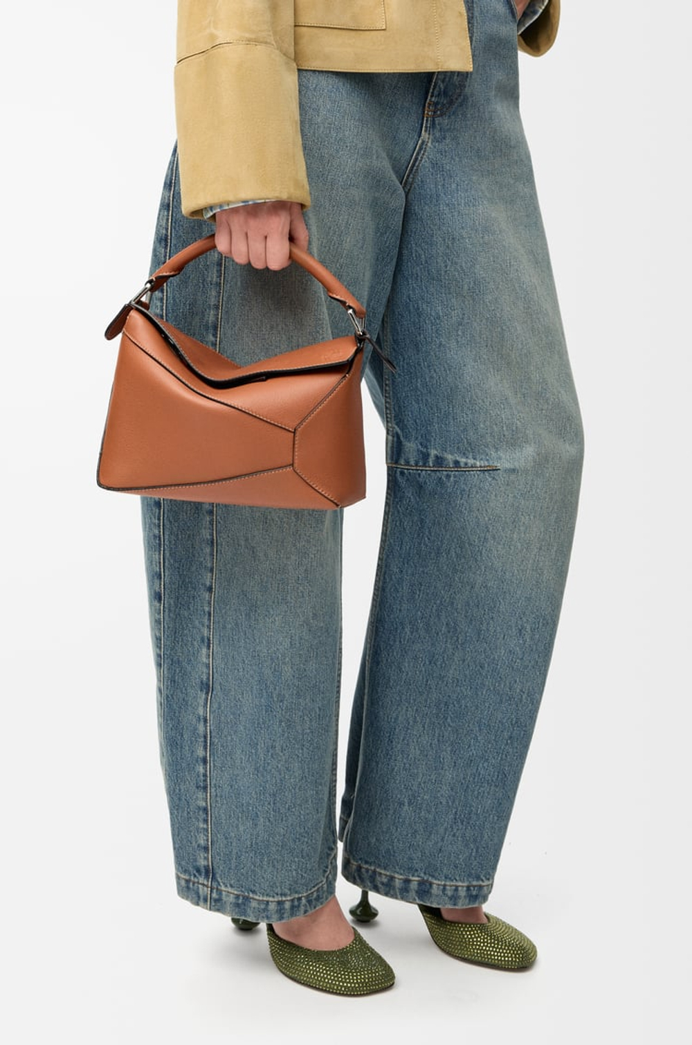 Loewe Маленькая сумка Puzzle Edge из классической телячьей кожи, коричневый