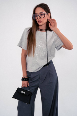 Футболка с вышивкой на груди