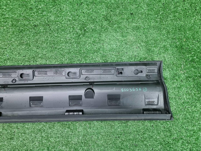 Накладка двери передняя правая Volvo XC40 (17-н.в)