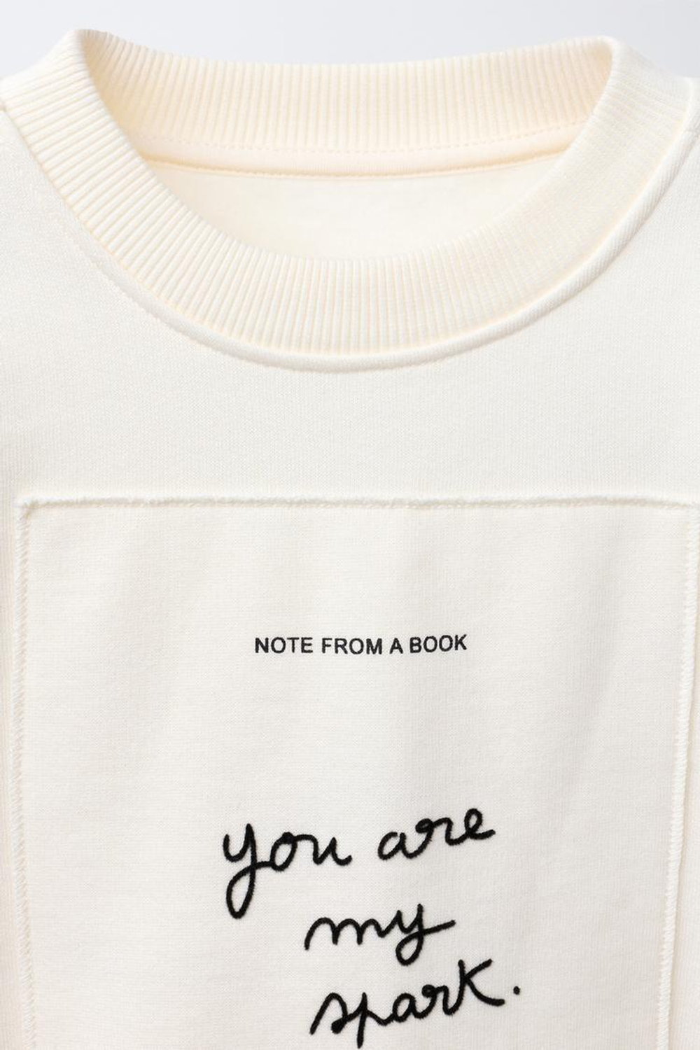 ZARA ТОЛСТОВКА С НАШИВКОЙ И РЕЛЬЕФНОЙ НАДПИСЬЮ, ЭКРЮ