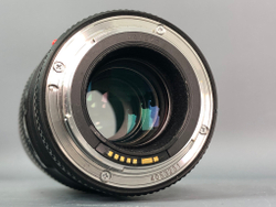 Canon EF 100mm f/2.8 Macro L is USM