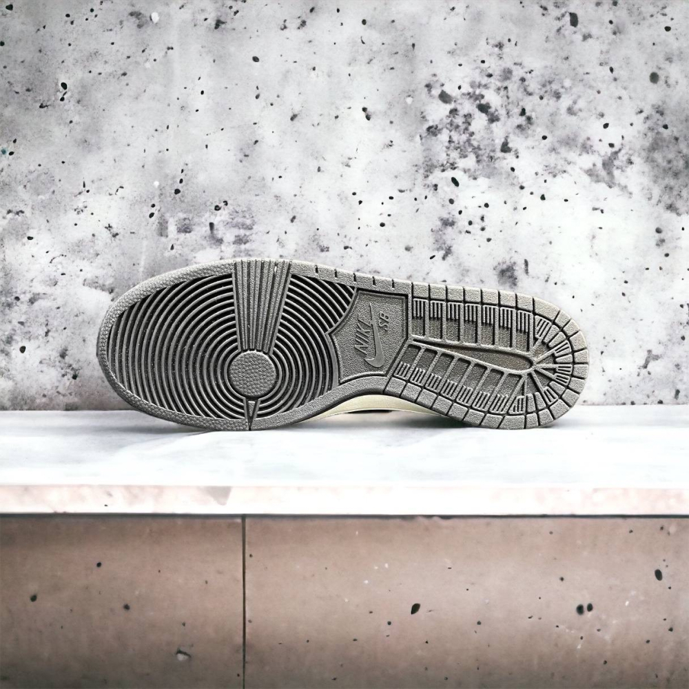 Nike SB Dunk Low • Cream Gray