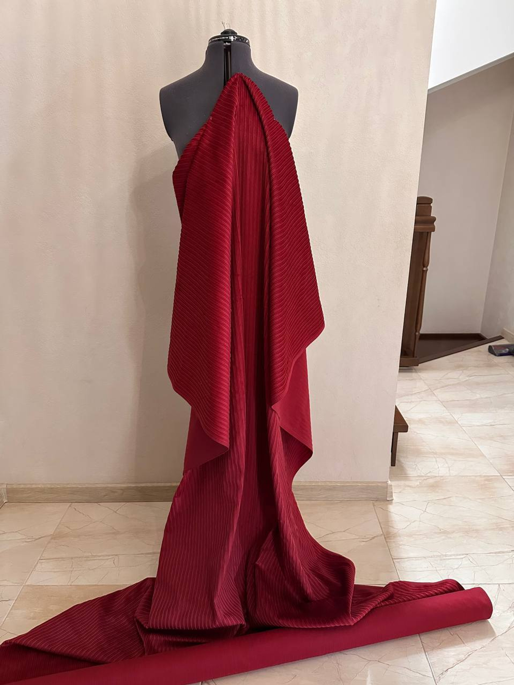 Костюмно-плательный хлопковый вельвет с вискозой (Loro Piana, 80%хлопок/20%вискоза, Ягодный красный, 145, 220 гр/м2)