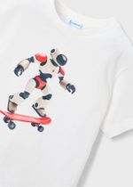 две футболки с шортами