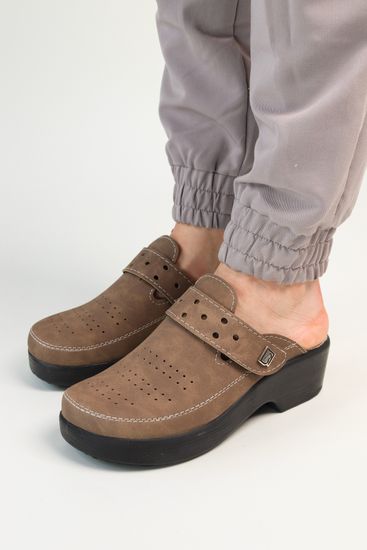 501 | "Natasa" | Коричневые женские медицинские сабо с закрытым носом