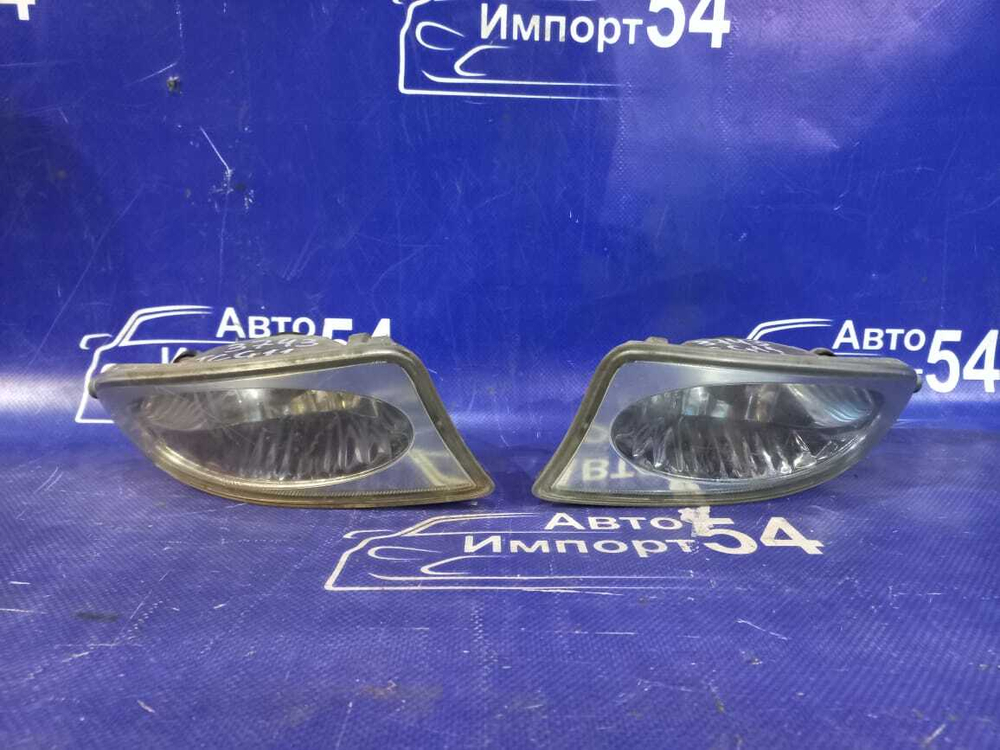 Туманка правая TOYOTA BREVIS 2001-2007