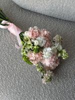 Свадебный букет из розовых диантусов, орнитогалума и маттиолы