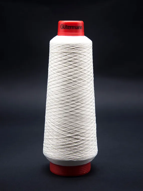 Нитки Guetermann PIUMA 160/5000 м, текстурированное микроволокно, айвори 004