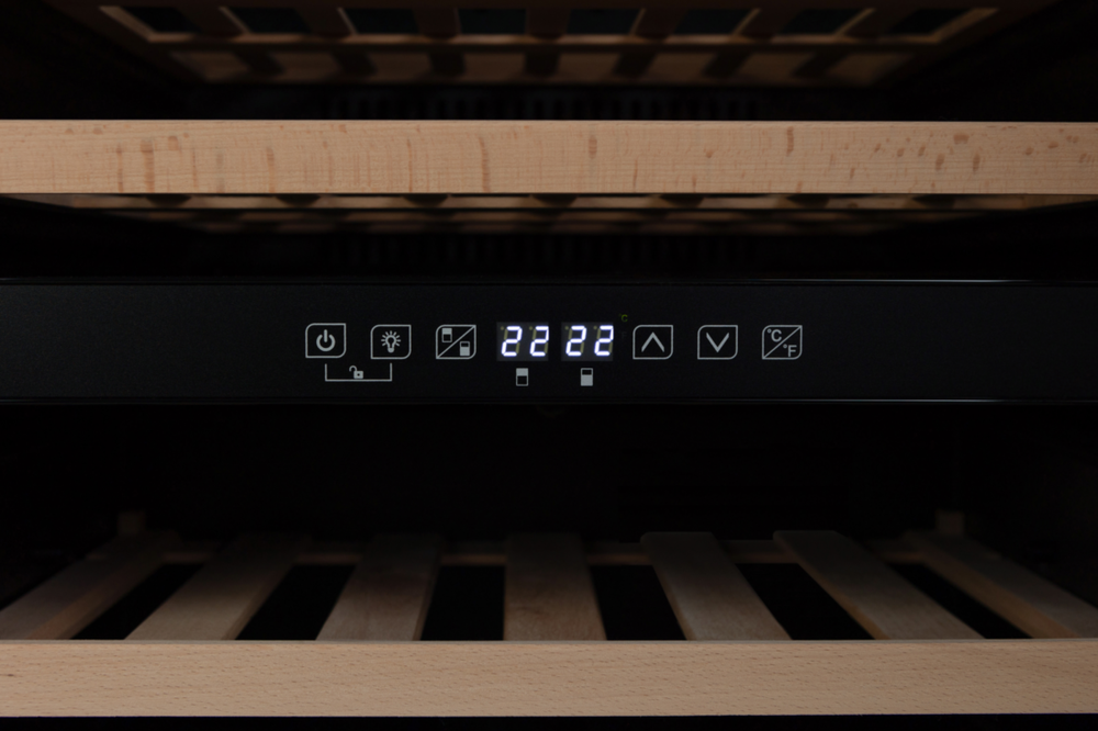 Встраиваемый винный шкаф Comfort GRAUDE FWK 60.2