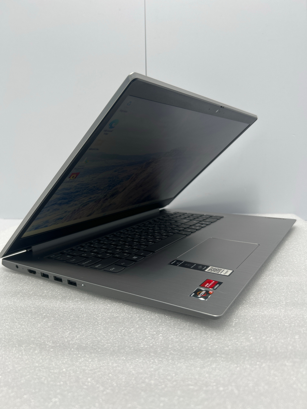 Ноутбук Lenovo IdeaPad 3-17ADA05 (81W20093RK) 17.3"/AMD Ryzen 3 3250U/RAM 8GB/SSD 256GB/AMD Radeon Graphics/1600x900/TN/DOS/Подсветка кл-ры: нет/Серебристый. Состояние: B1