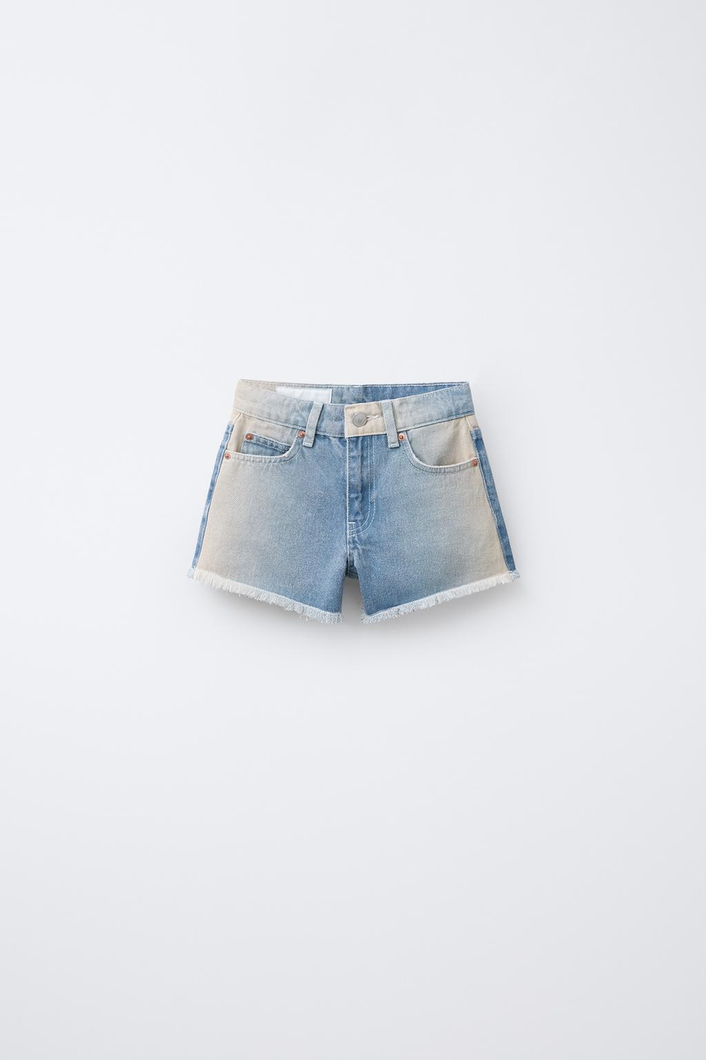 ZARA ДЖИНСОВЫЕ ШОРТЫ С НЕОБРАБОТАННЫМИ КРОМКАМИ, СВЕТЛО-СИНИЙ