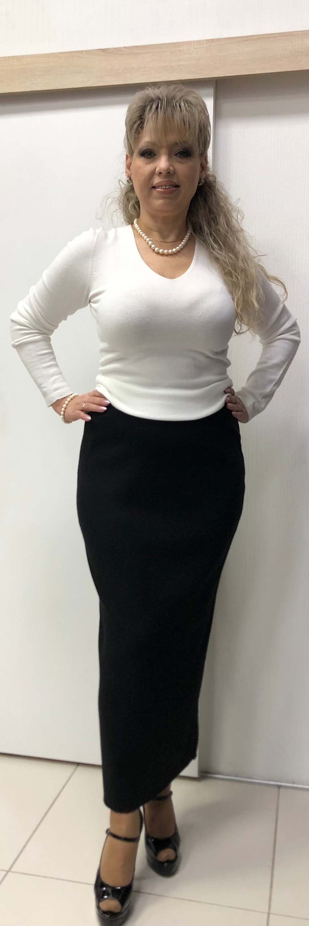 Теплая длинная юбка с одним разрезом