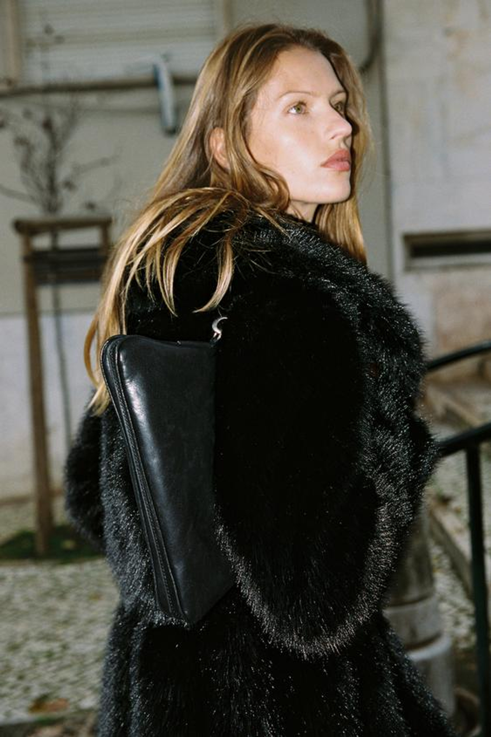 ZARA УДЛИНЕННАЯ СУМКА ЧЕРЕЗ ПЛЕЧО, ЧЕРНЫЙ