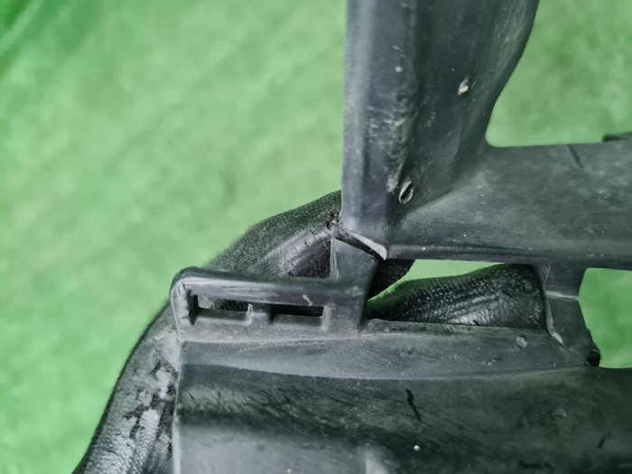 Кронштейн переднего бампера BMW 5er G30 (17-20)