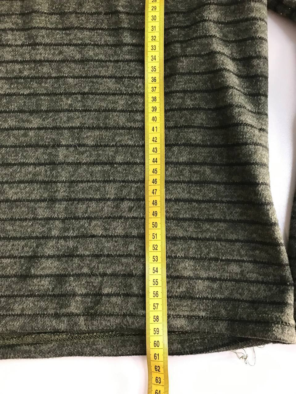 Джемпер практичного оттенка, визуально на 52/54 размер