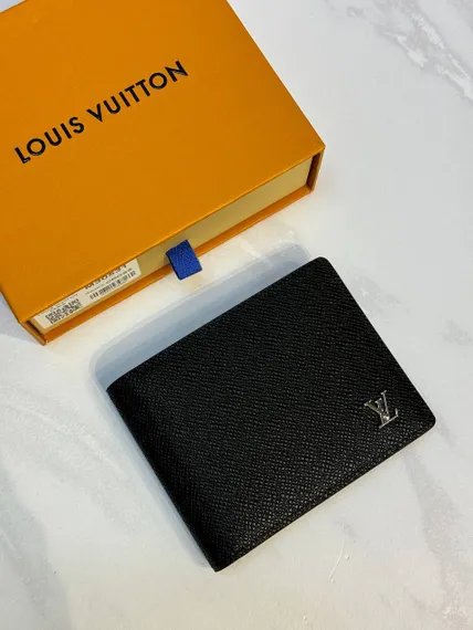 Бумажник Louis Vuitton Multiple из тиснёной яловой кожи Taiga