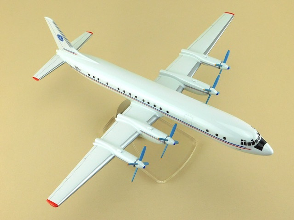 Модель самолета Ил-18 (М1:100, Мир НПП)
