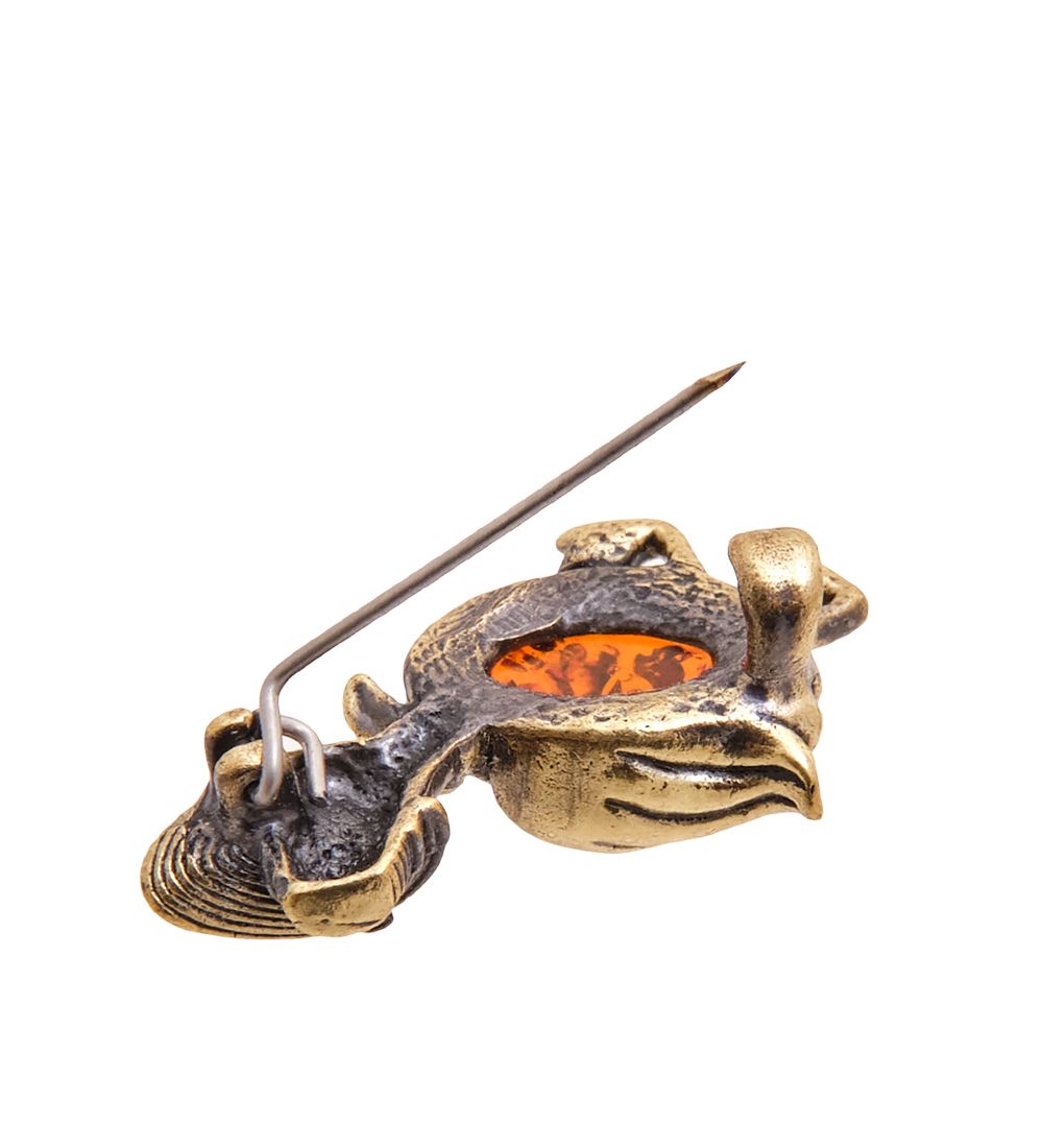 AM-3534 Брошь «Уточка в шляпке» (латунь, янтарь)