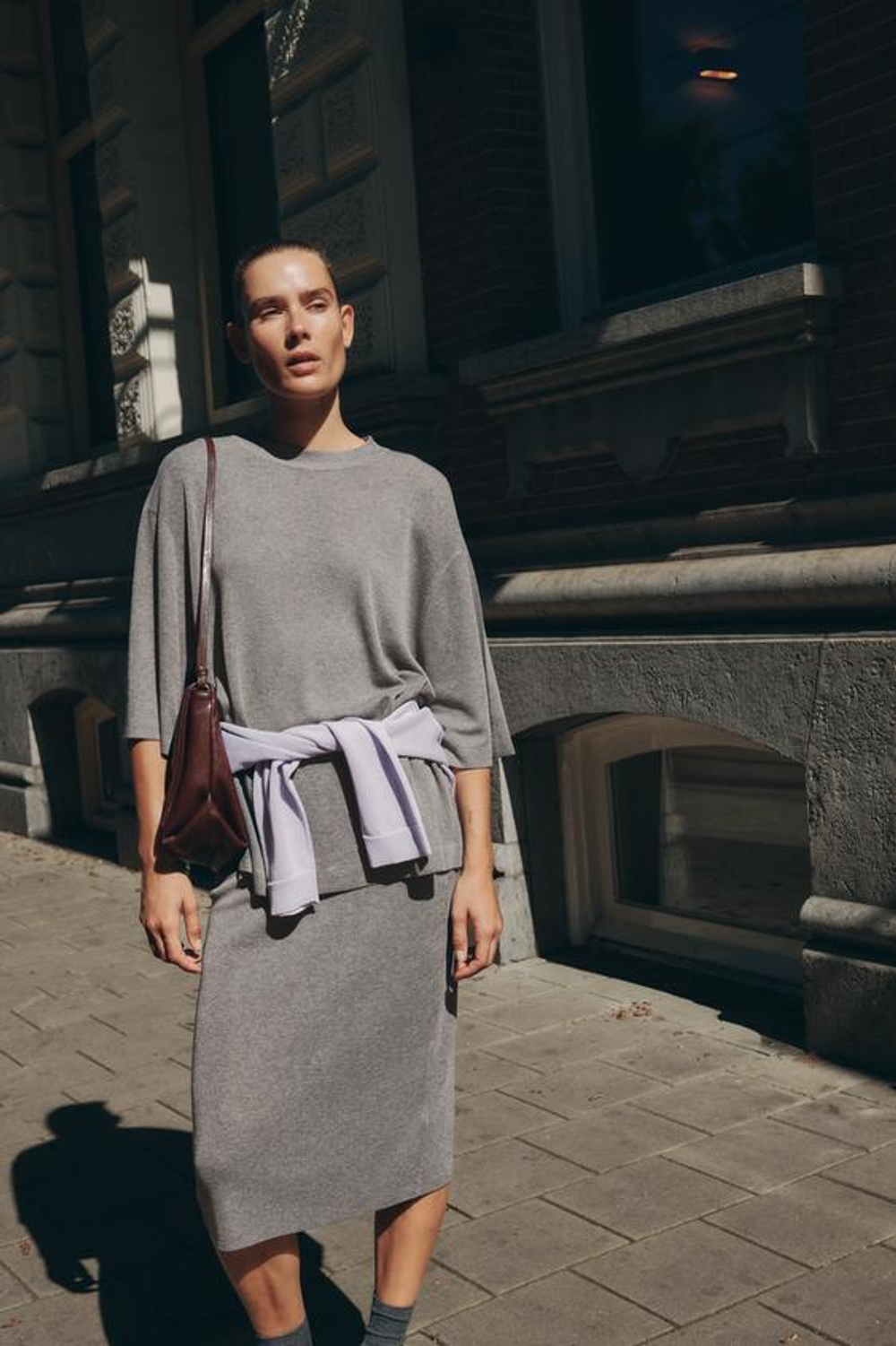 ZARA ОДНОТОННАЯ ТРИКОТАЖНАЯ ЮБКА МИДИ, СЕРЫЙ МЕЛАНЖ