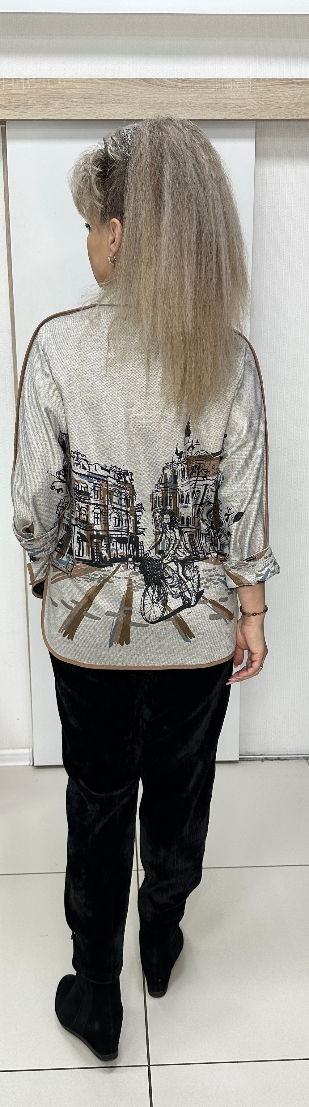 Трикотажный жакет-рубашка с изображением города