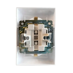 Розетка двойная с заземлением белая Legrand Valena