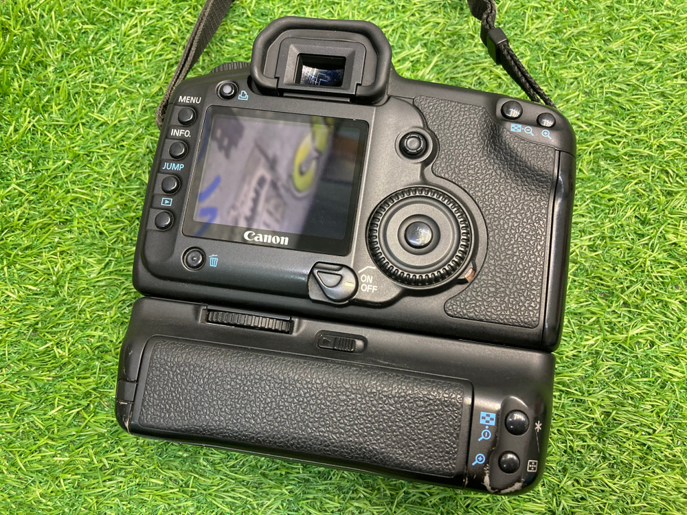 Canon EOS 5D + Canon BG-E4