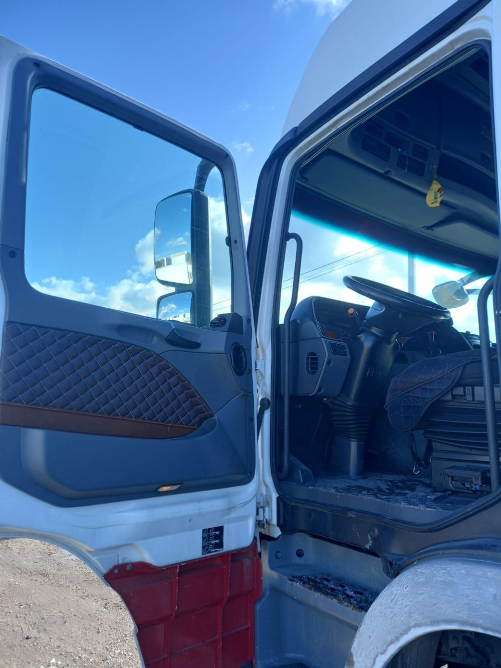 Mercedes-Benz ACTROS 4x2 Седельный тягач 1841 LS (Дизельный, 12 л, 408 л.с., АТ)