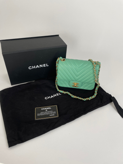 Сумка Chanel Chevron Mini Classic Flap Bag