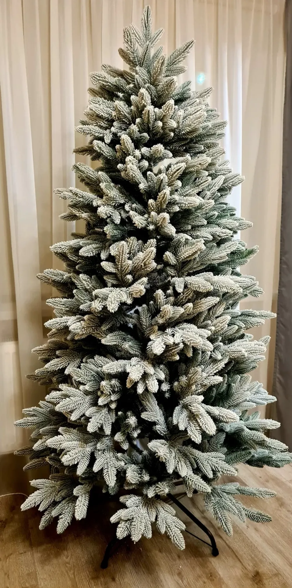 Заснеженная елка «Веста» (Литая хвоя) 250 см / 2,5 м