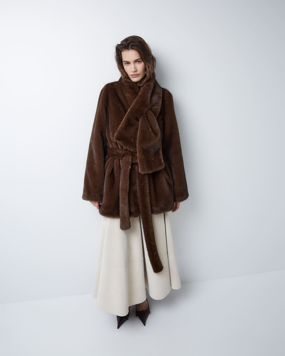 Шуба из искусственного меха норки коричневый