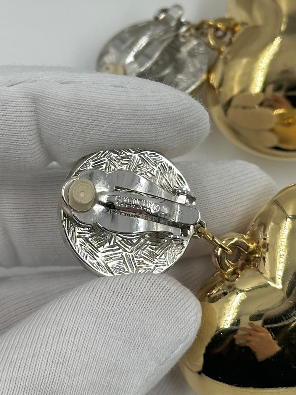 Массивные клипсы с подвесками в виде сердец Givenchy