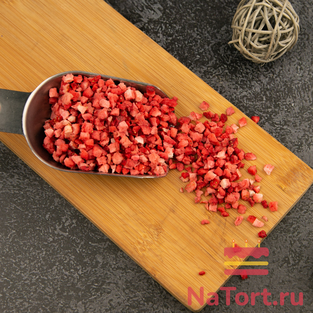 Клубника сублимированной сушки, кусочки 3-5 мм, 1 кг.