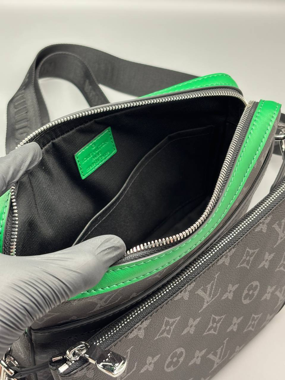 Сумка-мессенджер Louis Vuitton