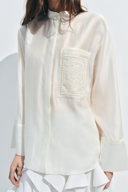 ZARA РУБАШКА С ВЫШИВКОЙ И КАРМАНОМ — ZW COLLECTION, БЕЛЫЙ