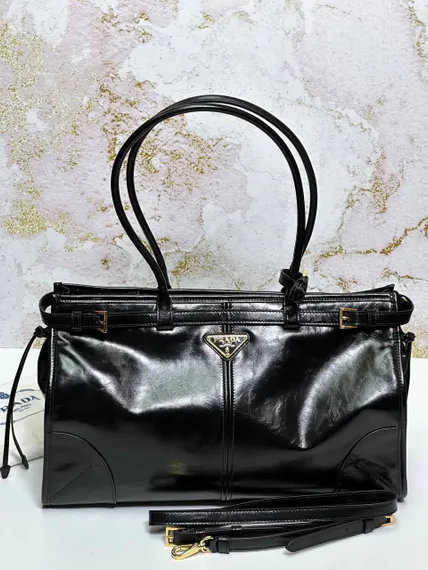 Большая кожаная сумка Prada через плечо, черный