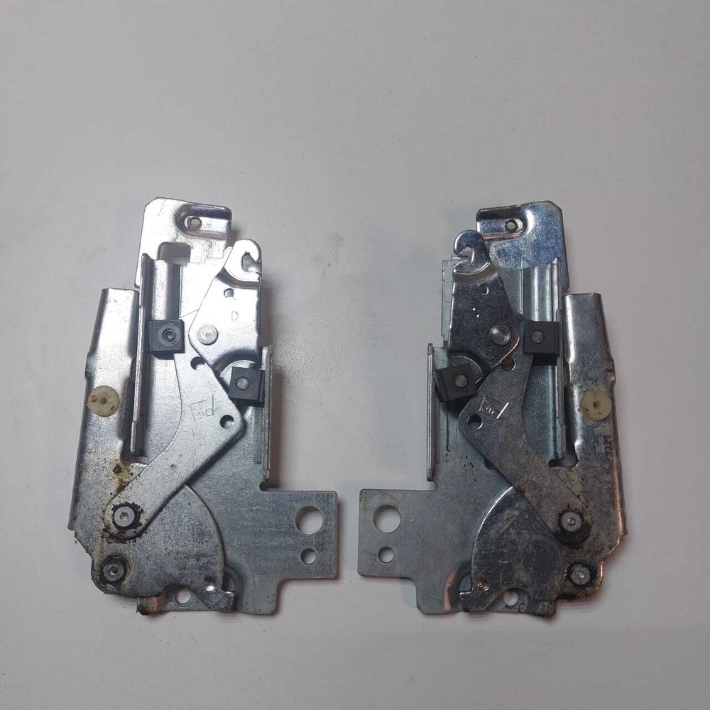 1 Петли двери Electrolux 50286437004 б/у для посудомоечных машин