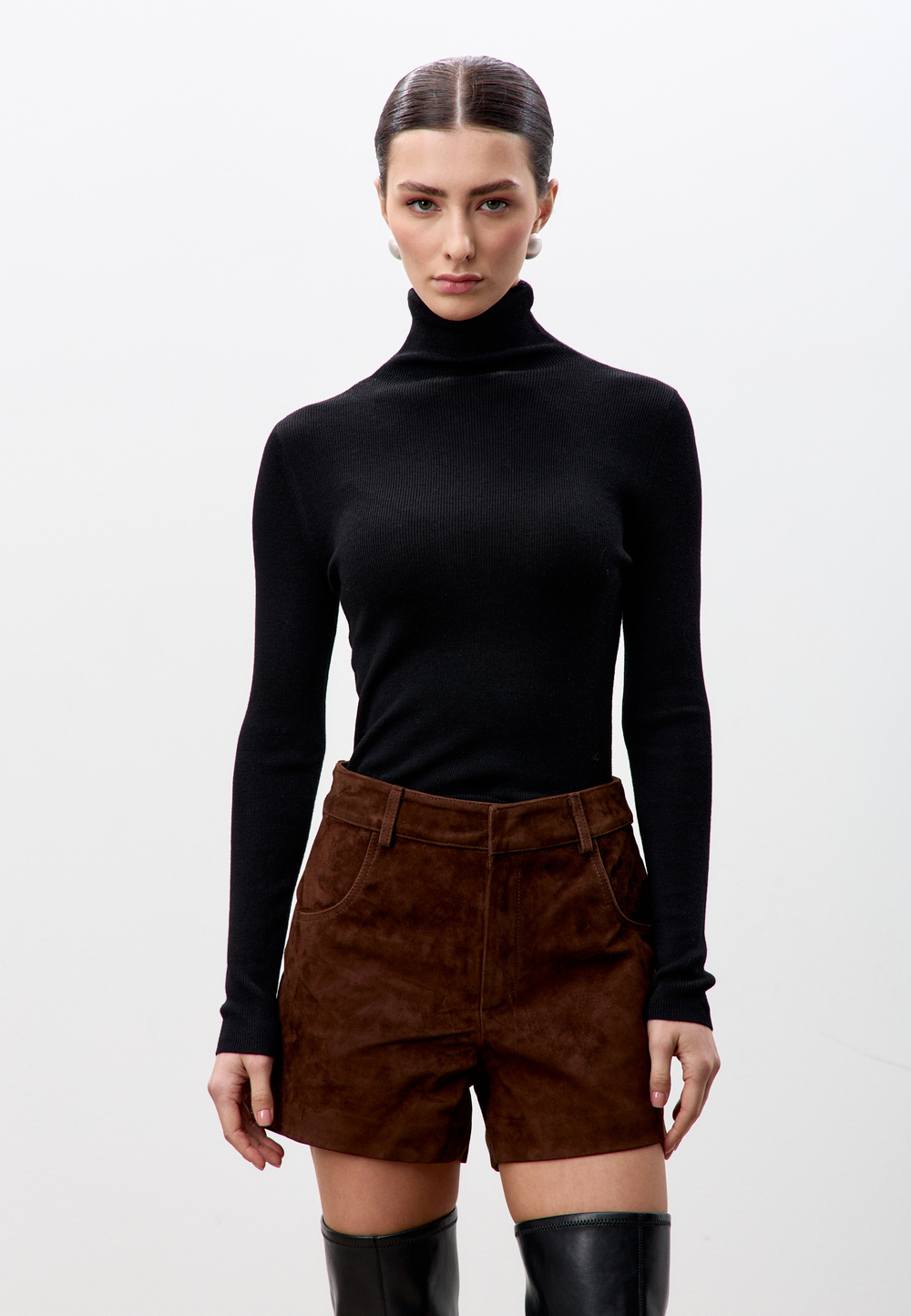 Шорты из натуральной замши