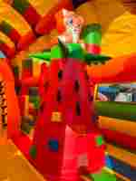 Коммерческий надувной батут «Страна Сафария 2» с крышей и двумя горками, 12*6*6 м