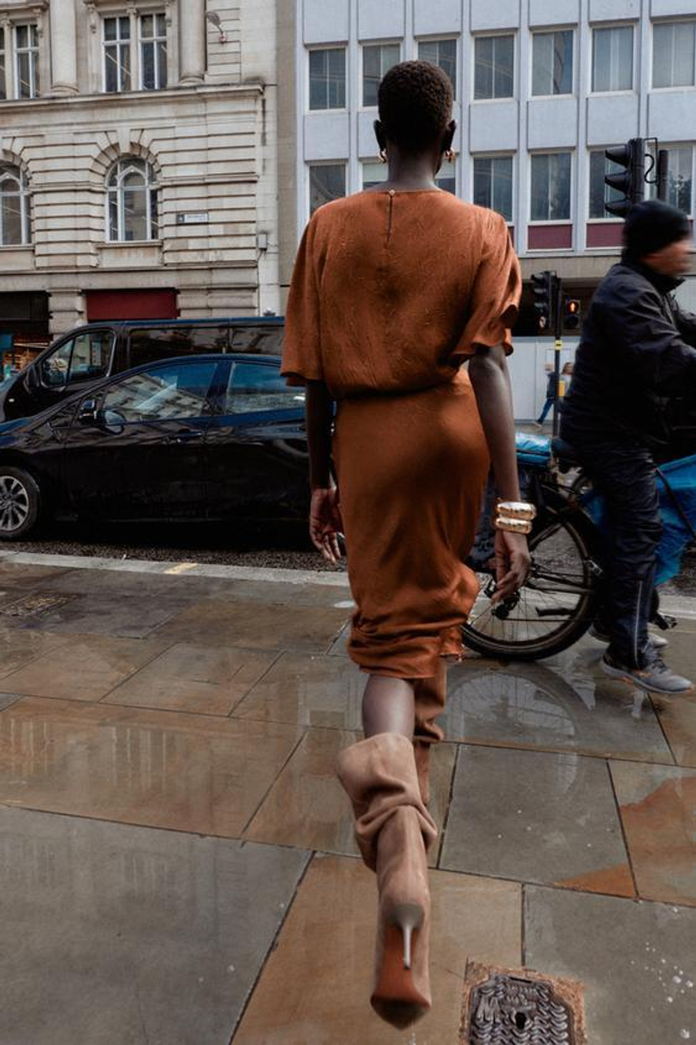 ZARA АТЛАСНАЯ ЮБКА-МИДИ С ЭФФЕКТОМ ЖАТОСТИ, МЕДНЫЙ