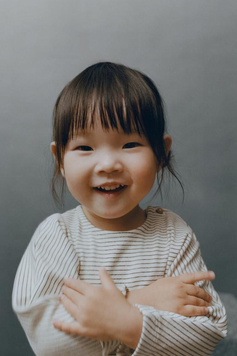 ZARA КОМПЛЕКТ ИЗ ФУТБОЛКИ И БРЮК В ПОЛОСКУ, ЭКРЮ/ЧЕРНЫЙ