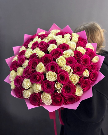 Букет из 75 белых и розовых роз (Эквадор 60 см)