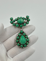 Брошь с зелёными вставками