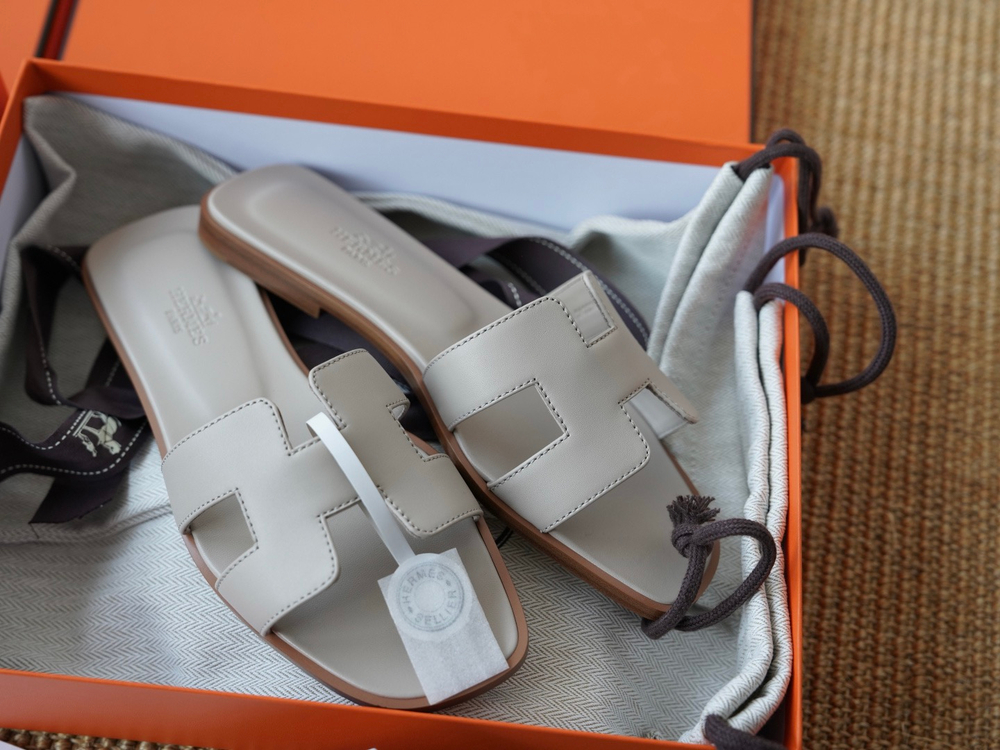 Шлепанцы из натуральной кожи