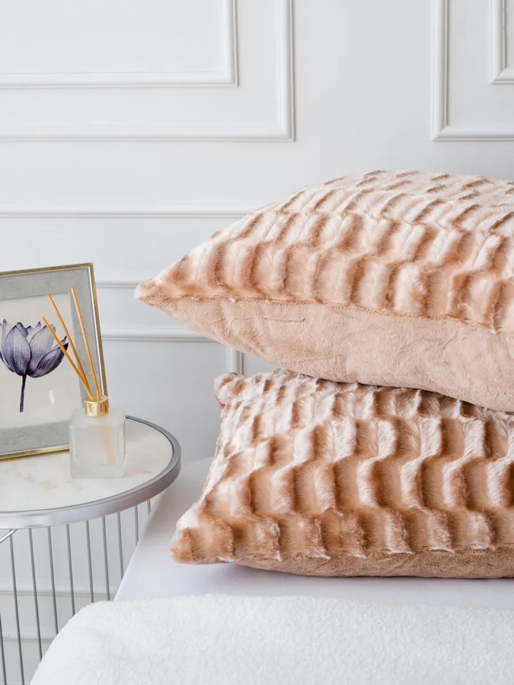 Подушка декоративная пушистая 50х70, 1 шт