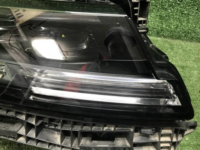 Фара правая Range Rover Sport 3 (2022-н.в.) LED