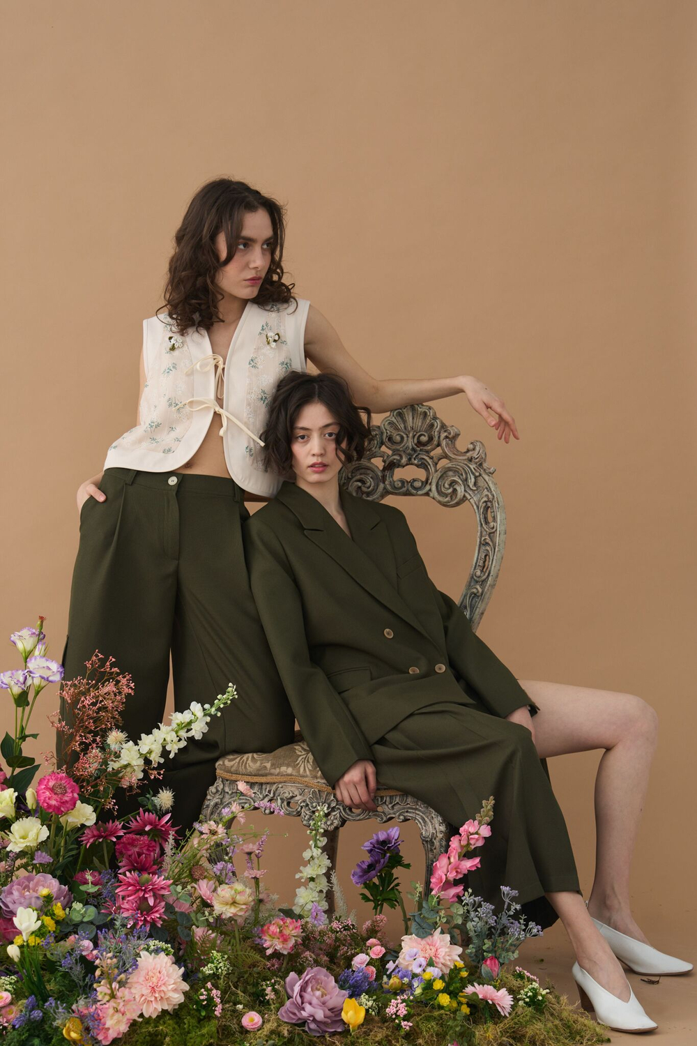 Жилетка с завязками бантами