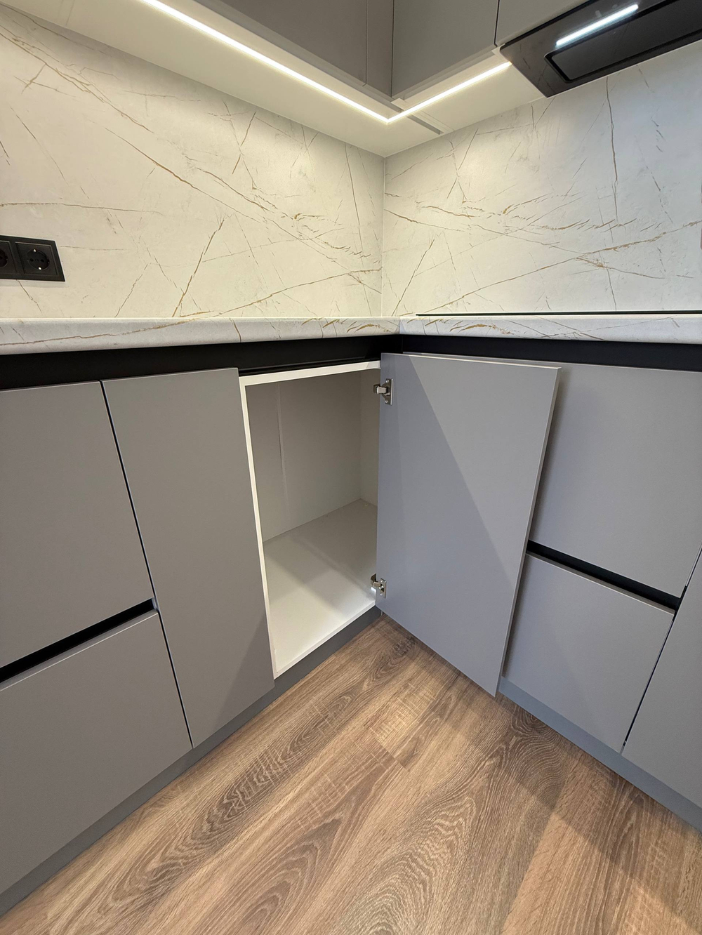 МОДУЛЬНАЯ КУХНЯ Аттика Gola Plastic АКРИЛИТ( АТТИКА ГОЛА )В НАЛИЧИИ ПО ВАШИМ РАЗМЕРАМ