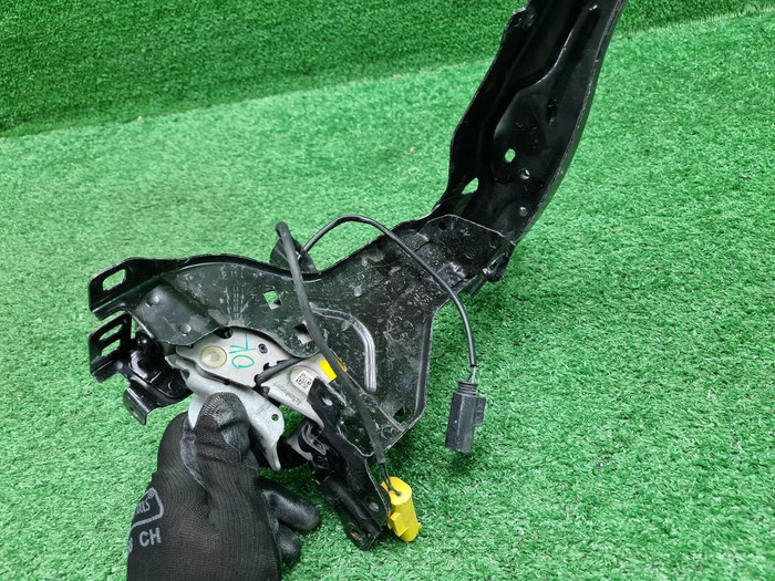 Кронштейн фары левый BMW 3er G20 (2018-н.в.)