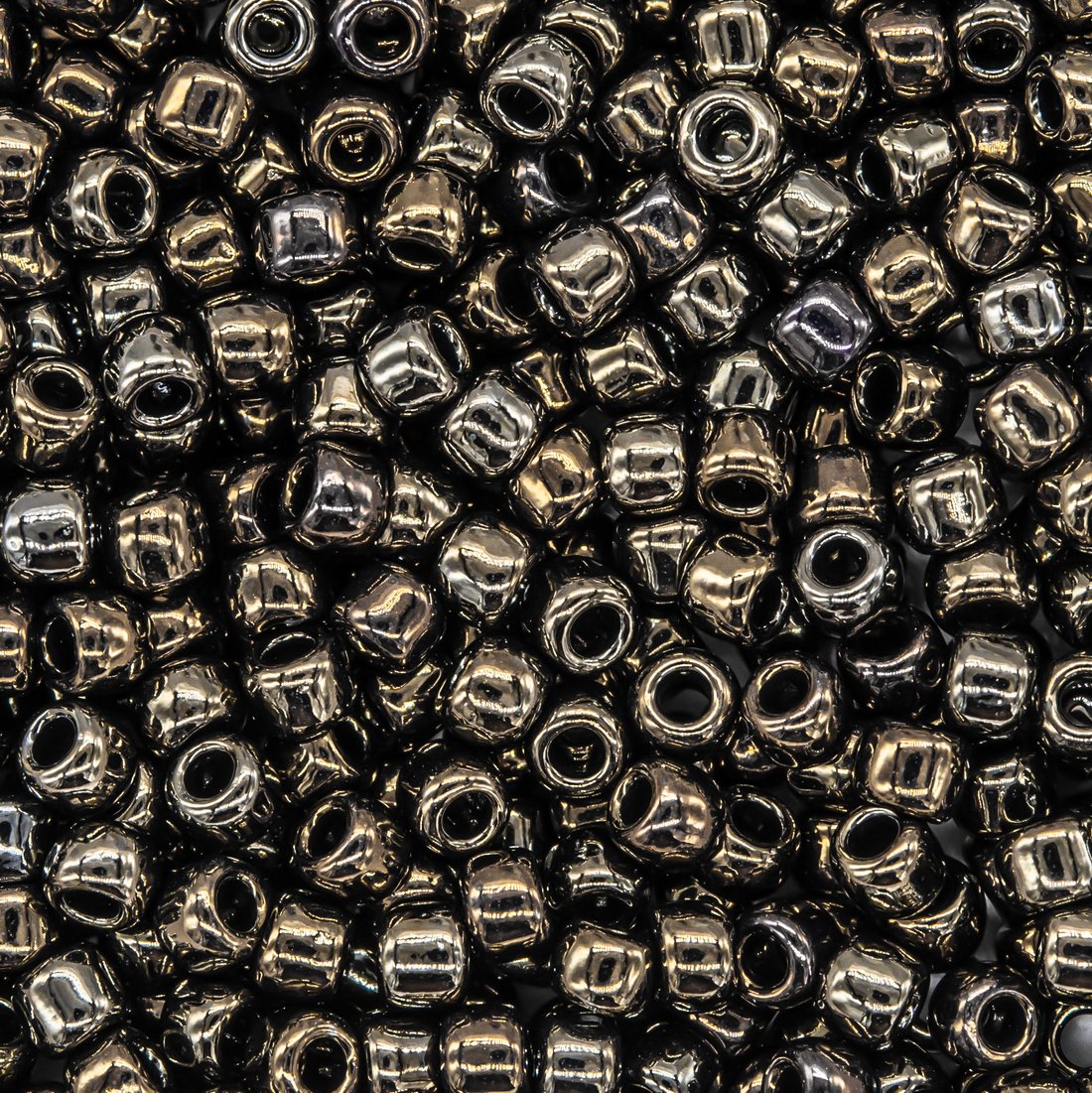 Японский бисер TOHO Round 8/0 (№83), металлизированный, непрозрачный глянцевый