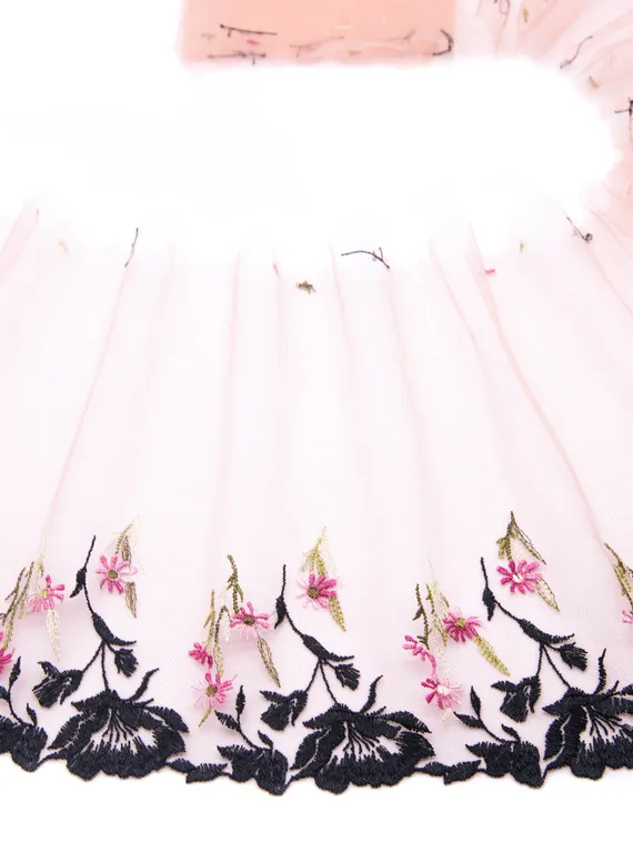 05-102 ОПТ Вышивка на неэл. сетке 21 см, кофе с молоком/черный/розовый (правая)